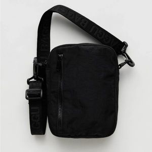 Baggu SPORTS CROSS BODY BLACK - used once